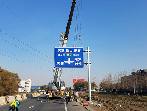 滁州滁州道路护栏网网片该如何进行正确的选购呢？